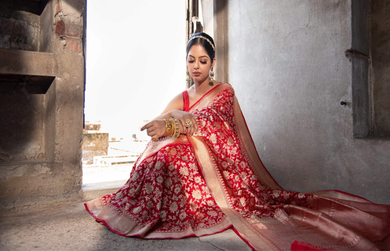 Advantages of carrying a saree