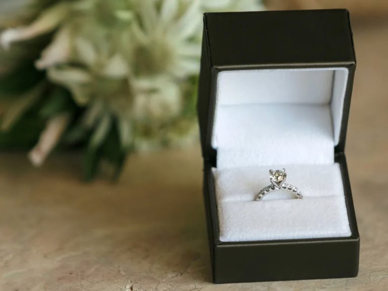 Shopping for a Luxuria diamond simulant rings: Some Suggestions
